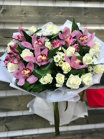 Букет цветов из: Розы и Хризантемы в Михалево
