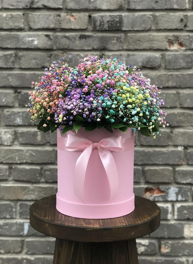 Цветочная композиция из Гипсофила и Розы в шляпной коробке в Михалево