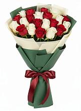 Букет Микс из красных и белых роз в Михалево