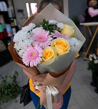 Букет цветов из:  Герберы, Розы и Хризантемы в Михалево