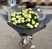 Букет Белые кустовые розы Солинеро в Михалево