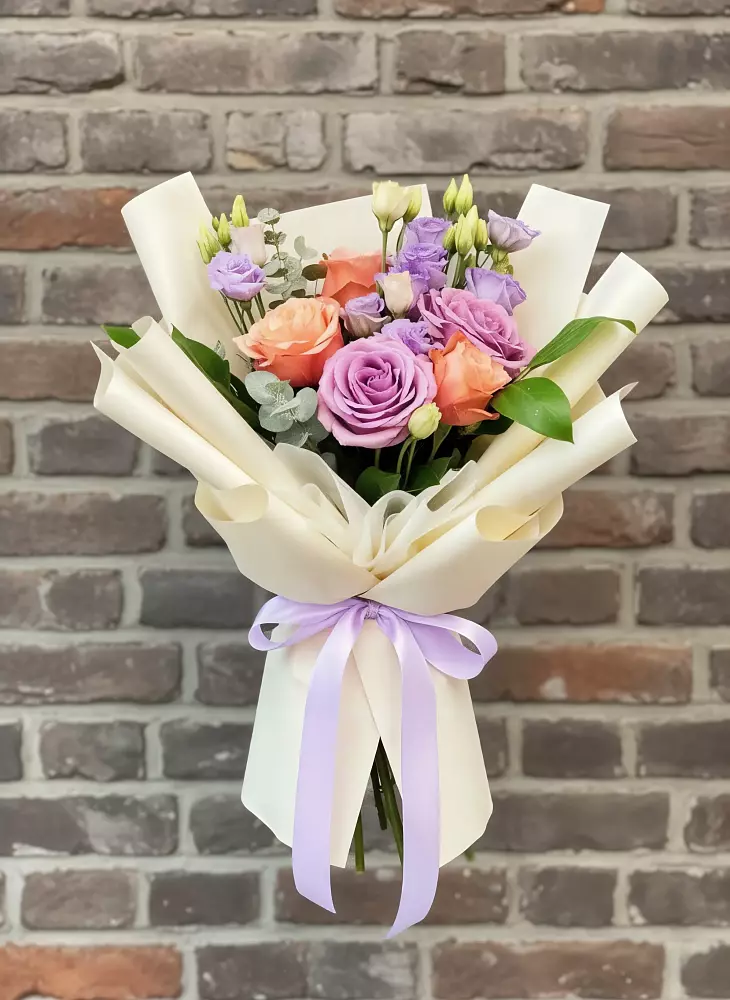 Букет цветов из: Лизиантусы и Розы в Михалево