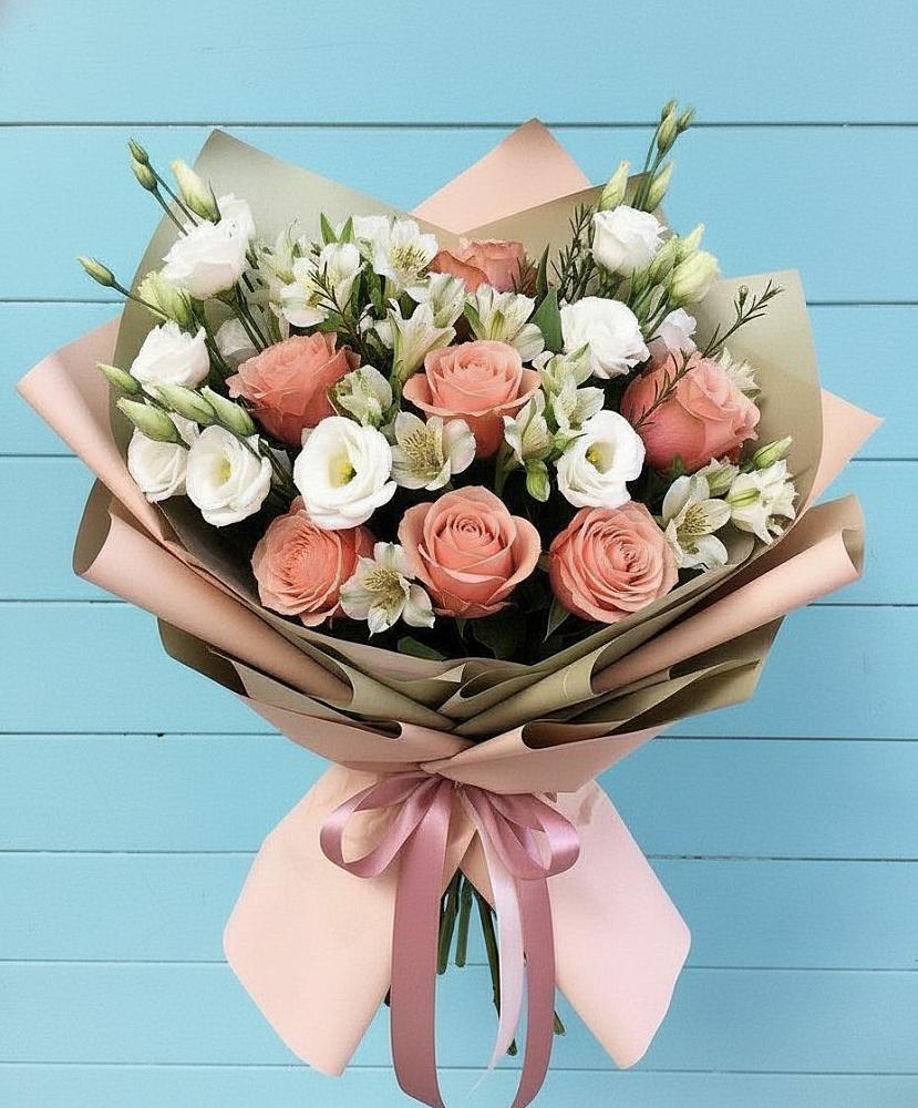 Букет цветов из: Розы, Альстромерии и Лизиантусы в Михалево