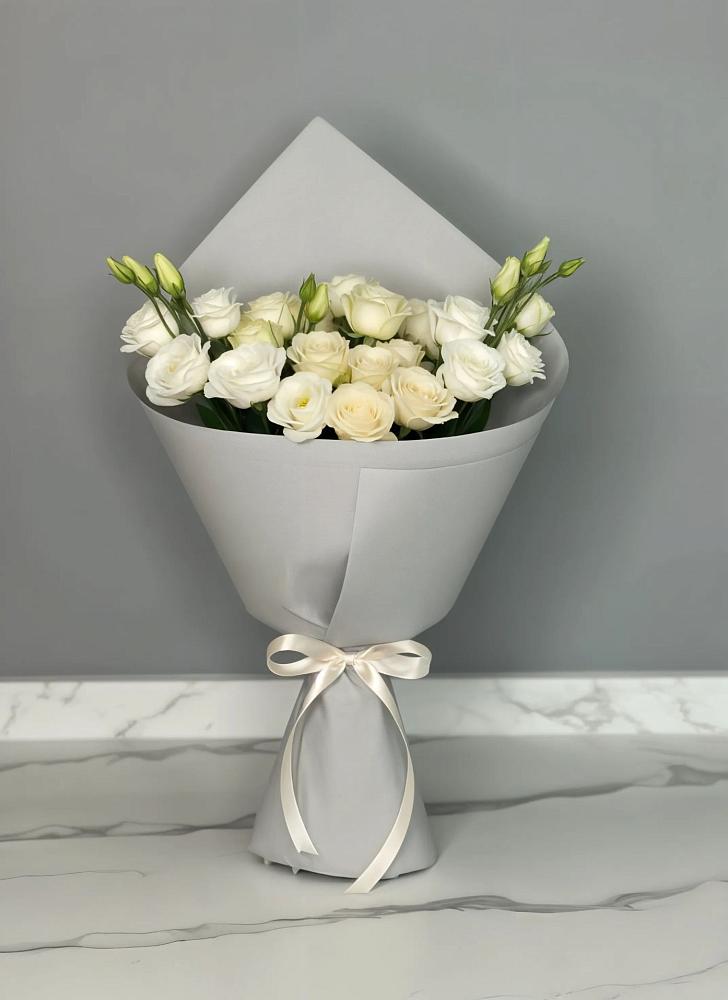 Букет цветов из: Розы и Лизиантусы в Михалево