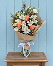 Букет цветов из:  Альстромерии, Лизиантусы, Розы и Хризантемы в Михалево
