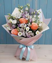 Букет цветов из:  Лизиантусы, Розы, Альстромерии и Гипсофила в Михалево