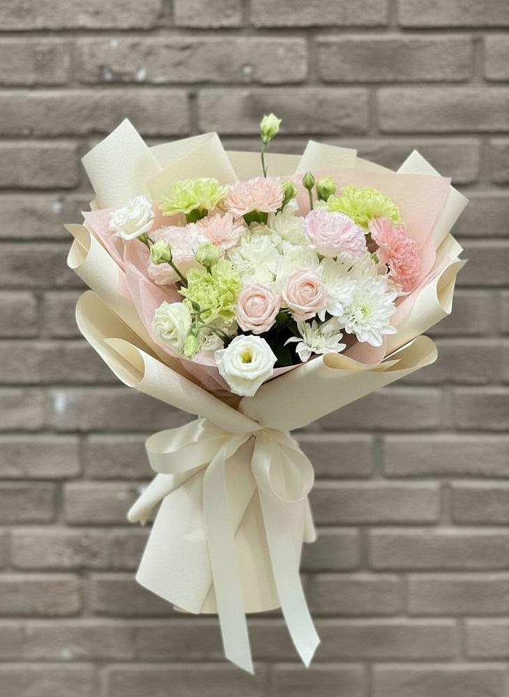 Букет цветов из: Гвоздики, Розы, Лизиантусы и Хризантемы в Михалево