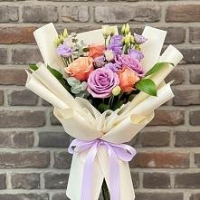 Букет цветов из:  Лизиантусы и Розы в Михалево