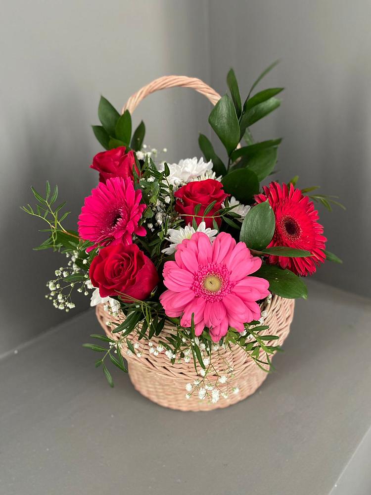 Цветочная композиция из Розы, Хризантемы и Герберы в корзине в Михалево