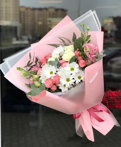 Букет цветов из: Розы, Лизиантусы и Хризантемы в Михалево
