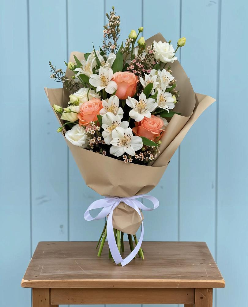 Букет цветов из: Альстромерии, Лизиантусы, Розы и Хризантемы в Михалево