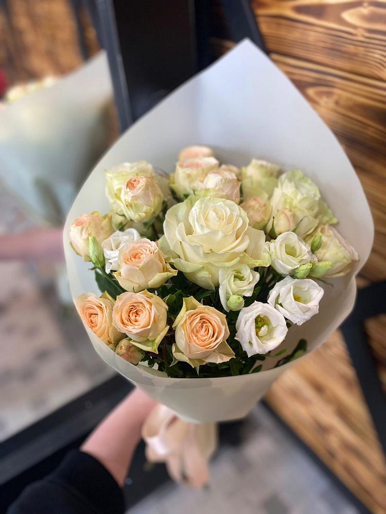 Букет цветов из: Розы и Лизиантусы в Михалево