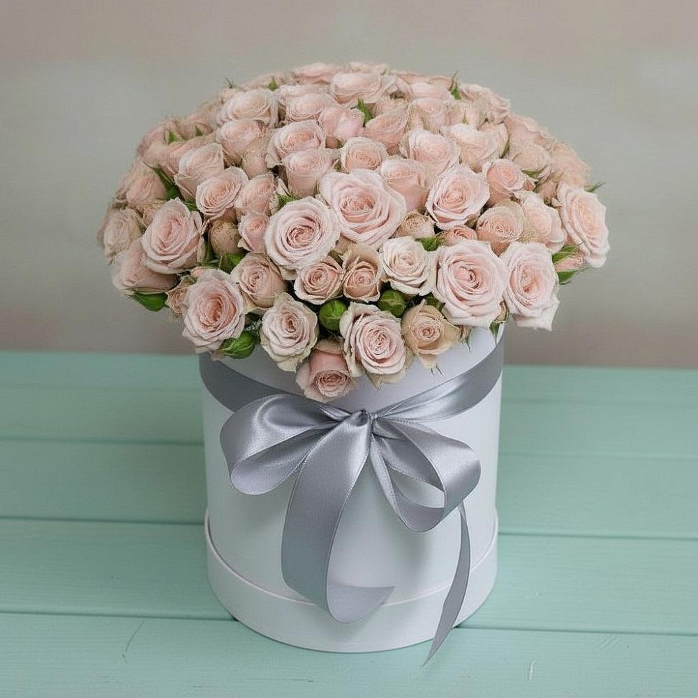 Цветочная композиция из Розы в шляпной коробке в Михалево